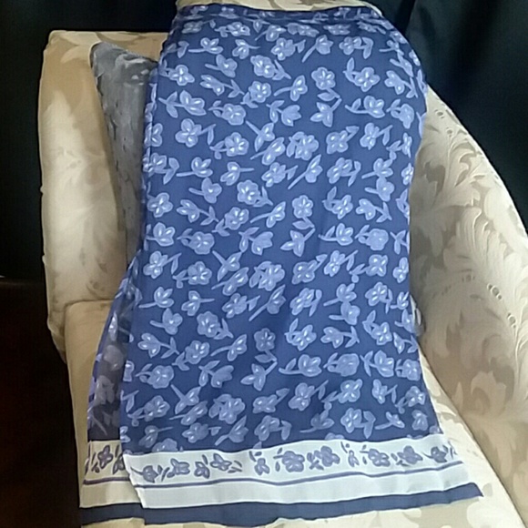 boutique Europa Dresses & Skirts - Maxi blue and white floral Skirt Size 4 boutique Europa Dresses & Skirts - Maxi blue and white floral Skirt Size 4